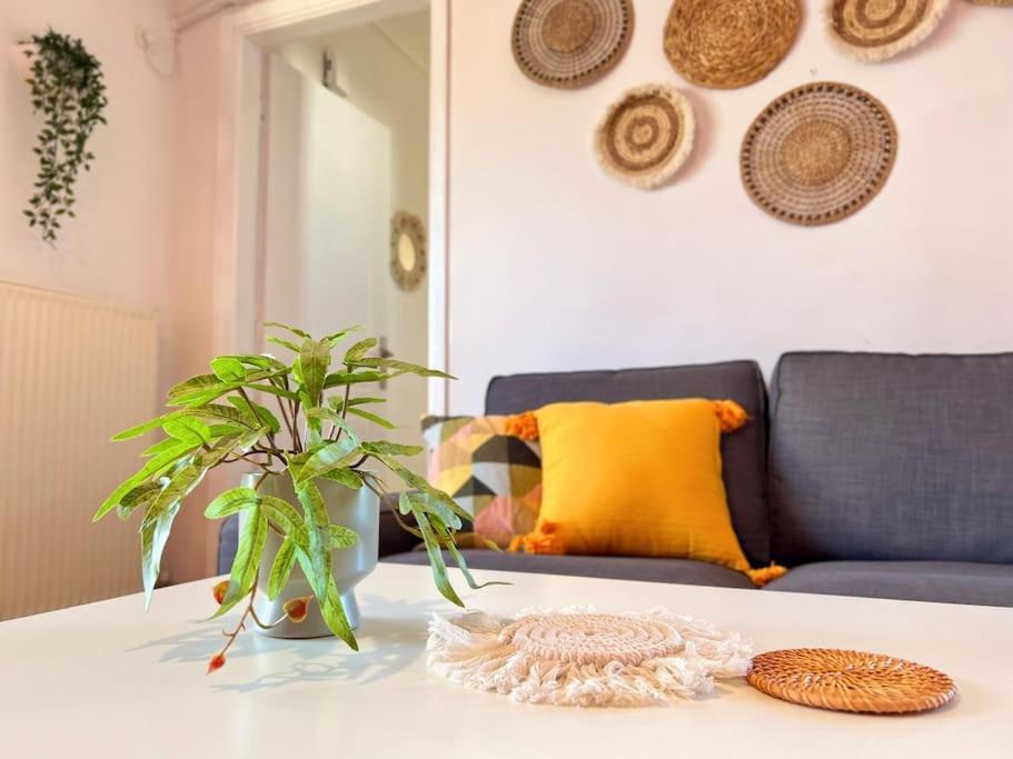 Cozy Fairytal Garden Apartment, Family Friendly, Free Parking, 15 Min To Airport Athen Exterior foto